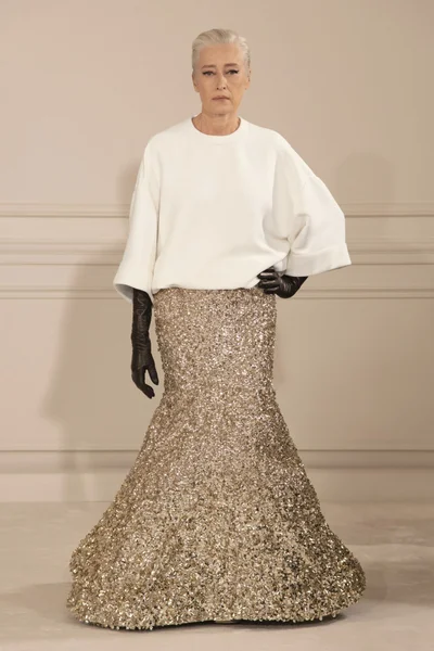 Look 16
